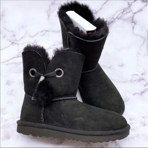 UGG IRINA STAR CHARM BLACK BOOTS  IN BLACK
